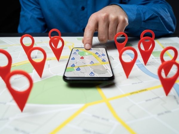 Marketing expert pointing to a map with location pins and the title “How to Build a Local SEO Content Strategy for your Clinic